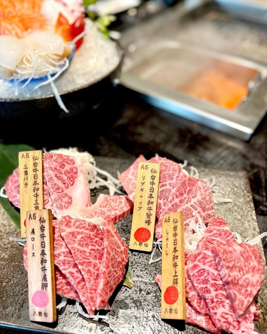 八歌仙主打日本和牛燒肉及 Shabu Shabu 兩食。